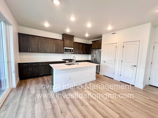 Building Photo - Brand new elegant two-story townhome avail...