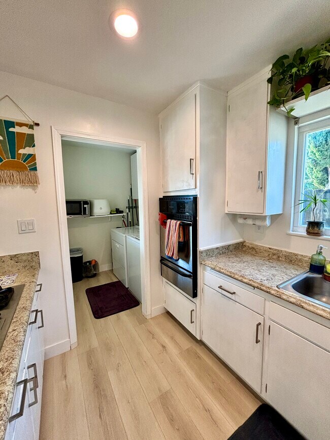 Building Photo - 1333 Currant Ave