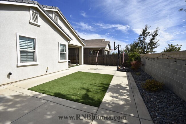 Building Photo - 5121 Creekhollow Way