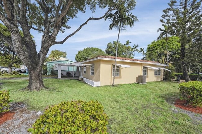 Building Photo - 1420 Miami Rd