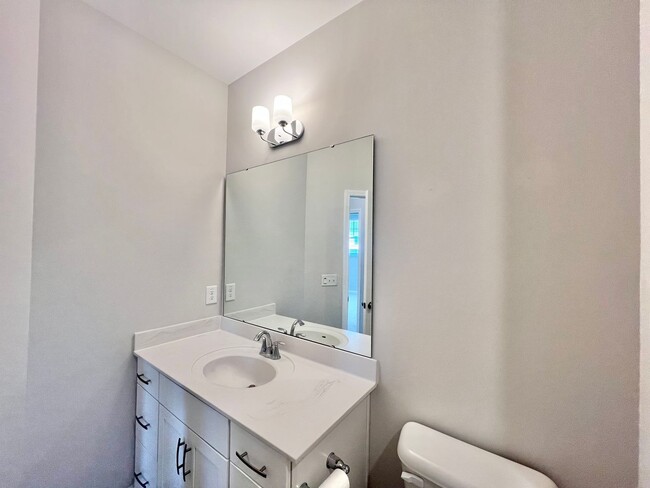 Building Photo - Newly Remodeled 4BD, 2.5BA Durham End Unit...