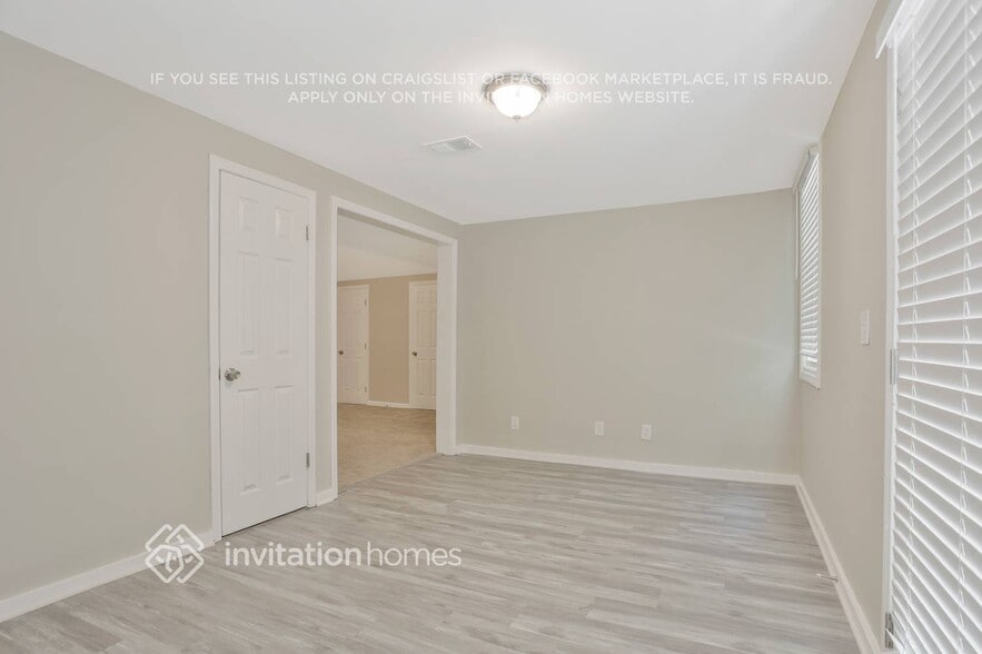 Building Photo - 306 Lake Swan Ct