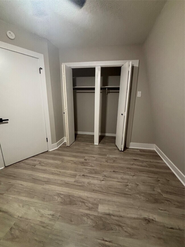 Building Photo - 216 S Pruett St