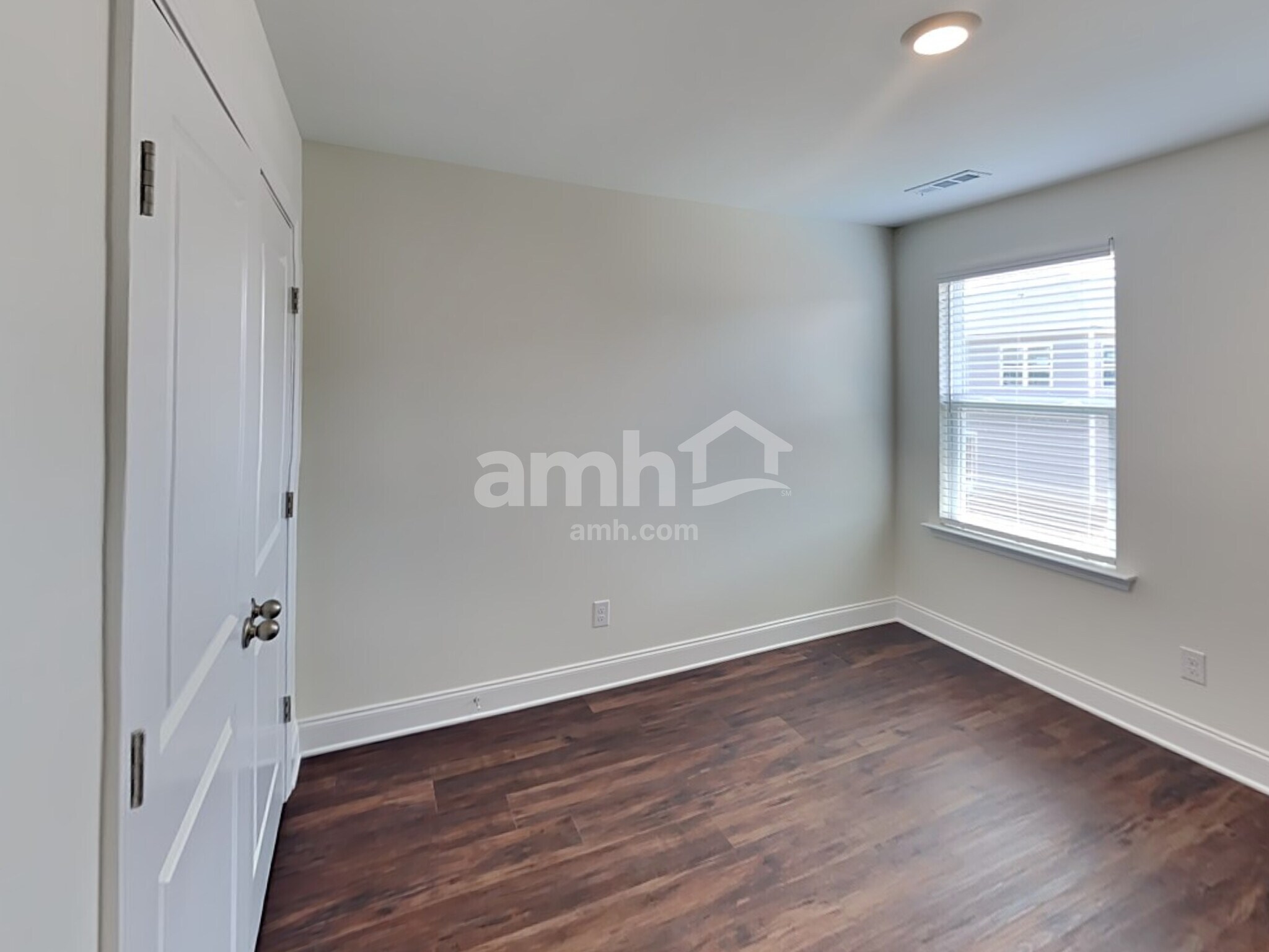 Building Photo - 5211 Valor Dr
