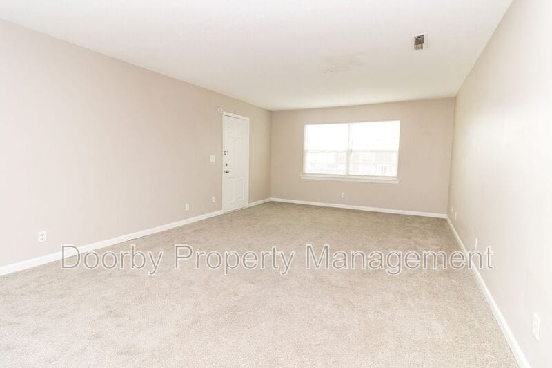 Building Photo - 4235 Greenbriar Rd