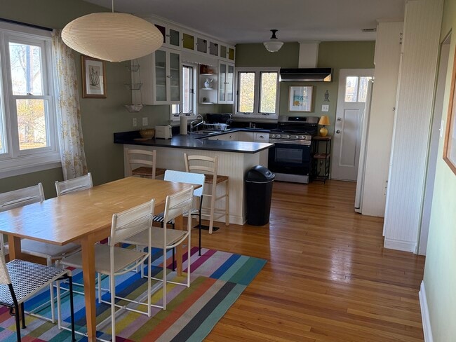 Building Photo - 5 Skyline Dr