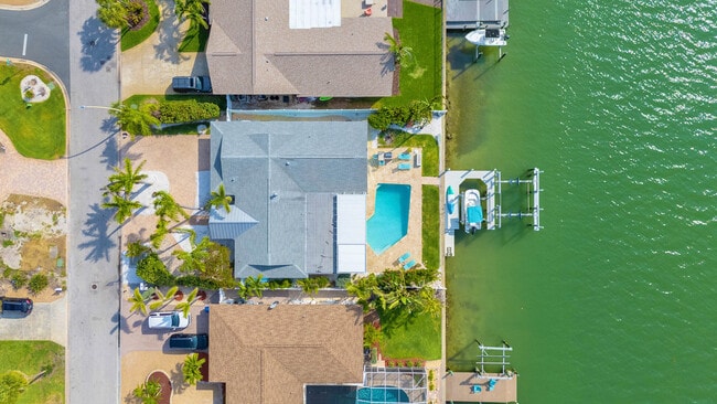 Building Photo - 2910 Alton Dr