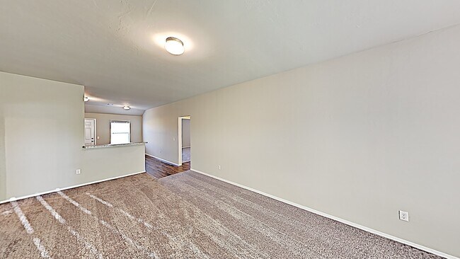 Building Photo - *MOVE IN SPECIAL: 2nd Month's Rent FREE, C...
