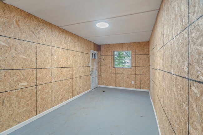 Building Photo - 3040 Woodbine Ave