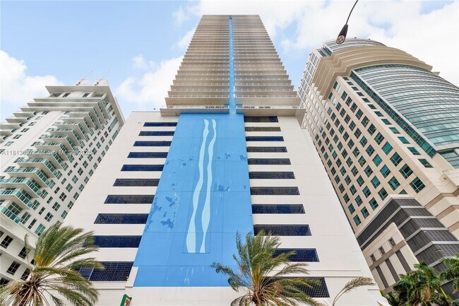 Building Photo - 1200 Brickell Bay Dr