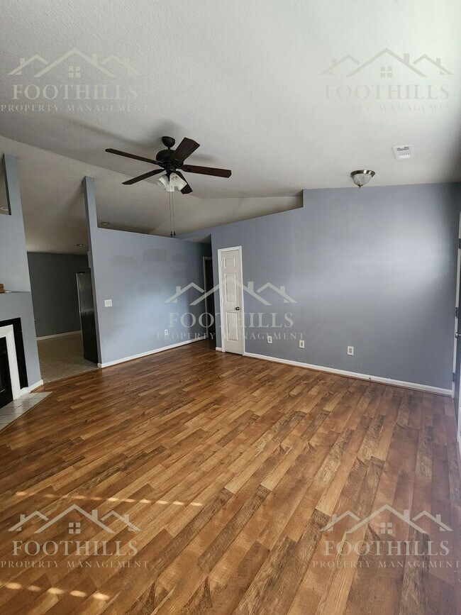 Building Photo - 438 Old Colony Rd