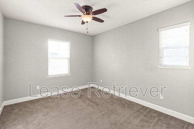 Building Photo - 479 W Esplanade Dr