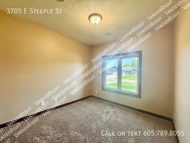 Building Photo - 3705 E Steeple St