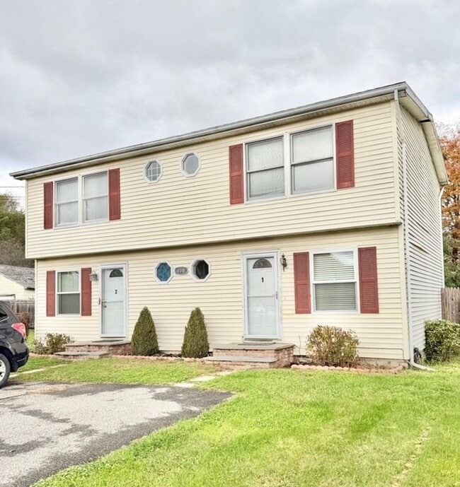 Primary Photo - 120 Hinsdale St