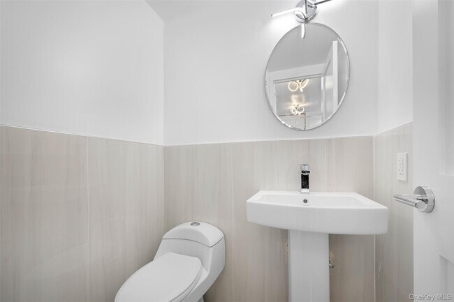 Building Photo - 141 Great Neck Rd