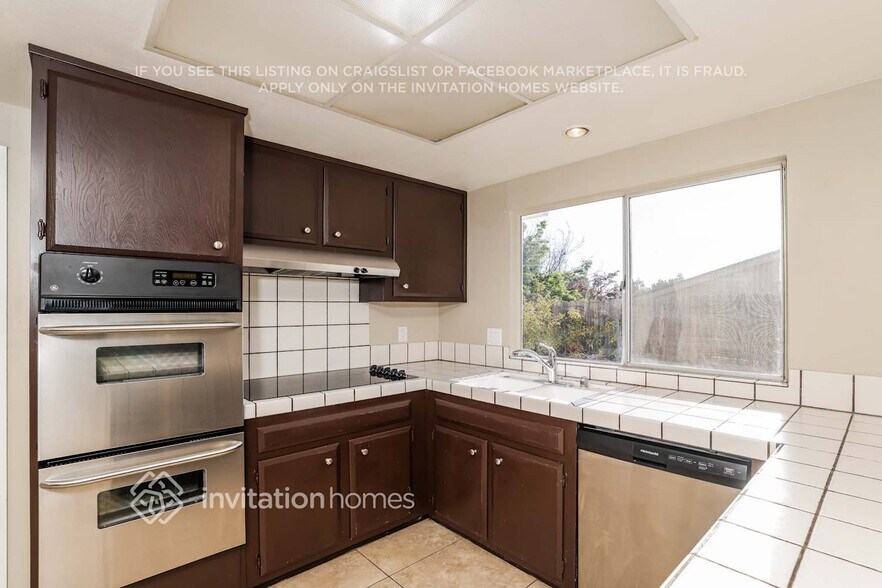 Building Photo - 2425 Grimsby Dr