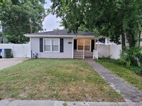Building Photo - Beautifully Updated 3 Bedroom, 2 Bath Ranc...