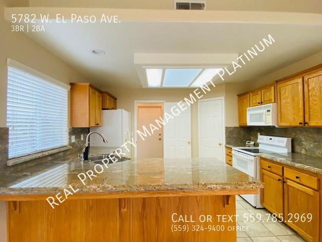 Building Photo - $2,300 Fresno Bluffs, 3 Bedroom, Solar Pan...