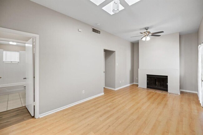 Building Photo - 712 Graham Pl