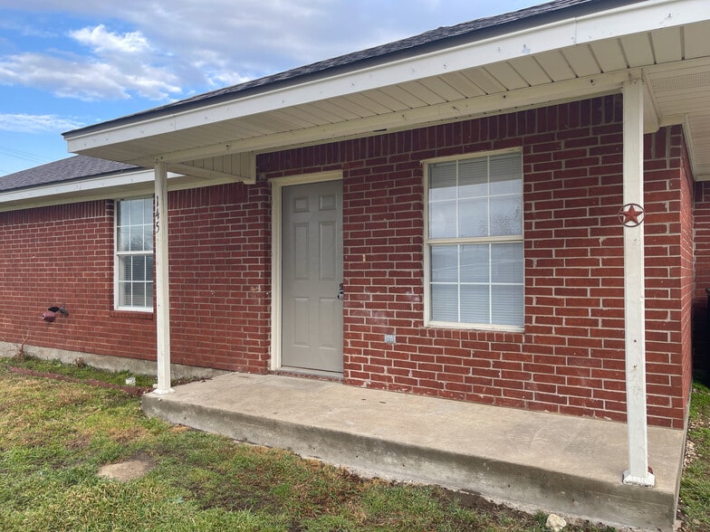 Building Photo - 145 Spring Water Ln