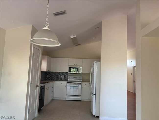 Building Photo - 4620 Varsity Cir