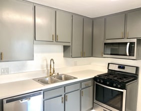 Building Photo - Lovely 2 Bed/2 Bath with Hardwood Floors, Central Air Conditioning, Stainless Steel Appliances, a...