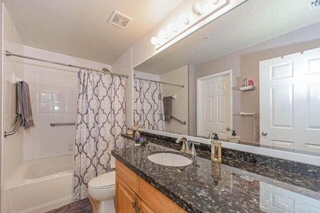 Building Photo - 630 S Sapodilla Ave
