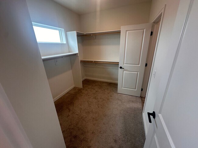 Building Photo - Home For Rent Papillion