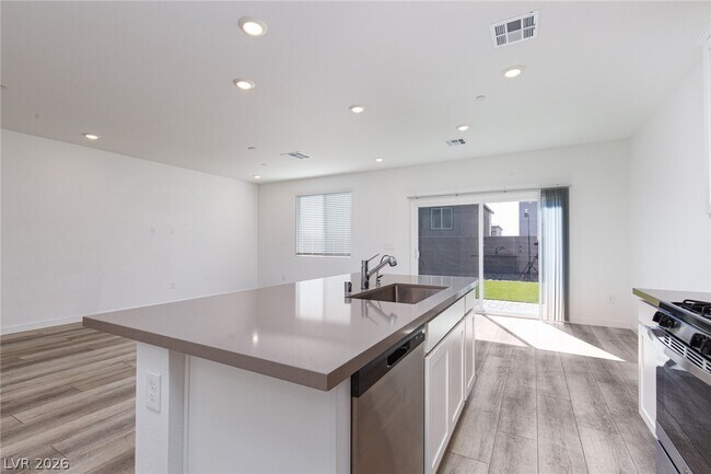 Building Photo - 9583 Noah Pointe Ave
