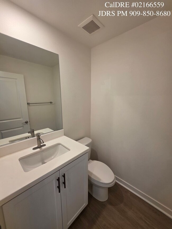 Building Photo - Rancho Cucamonga 3 Bedroom Condo