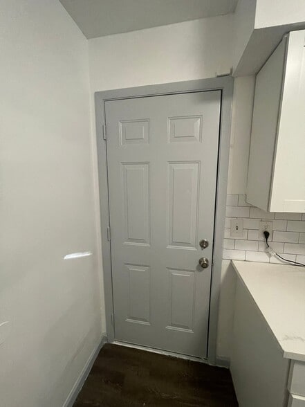 Building Photo - 12035 Sunland St