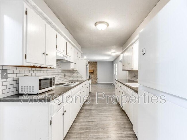 Building Photo - 2524 Boxwood Ave
