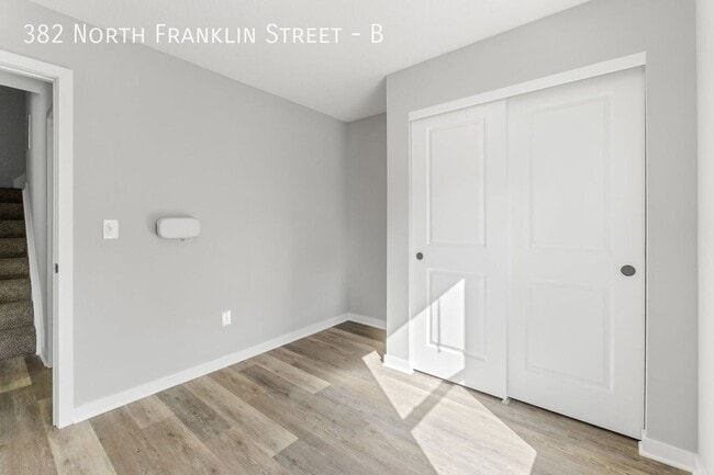 Building Photo - 382 N Franklin St