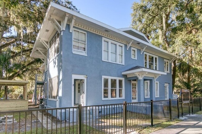 Building Photo - 606 S Park Ave