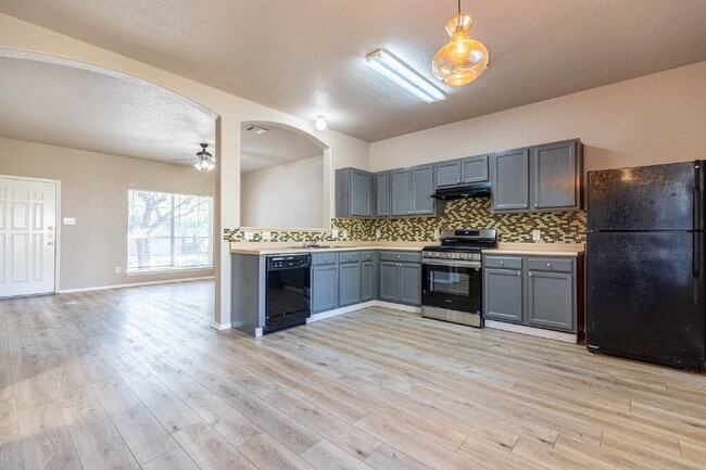 Building Photo - 11716 Channing Dr