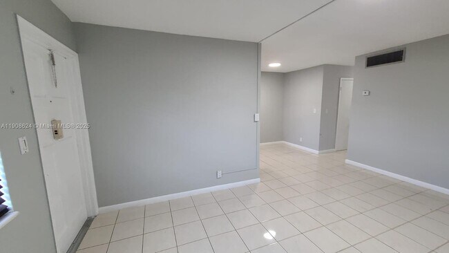 Building Photo - 1715 Wiley St