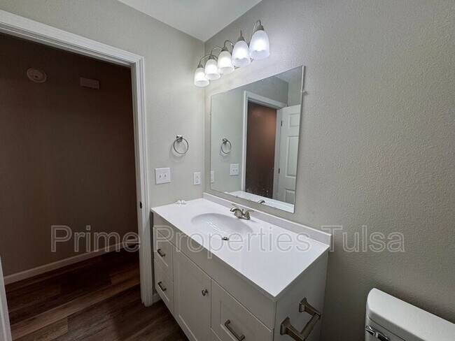 Building Photo - 4120 W 56th Pl