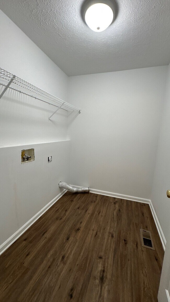 Building Photo - 7421 Spring Run Dr