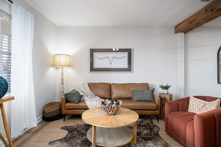 Building Photo - 1528 E Devine St