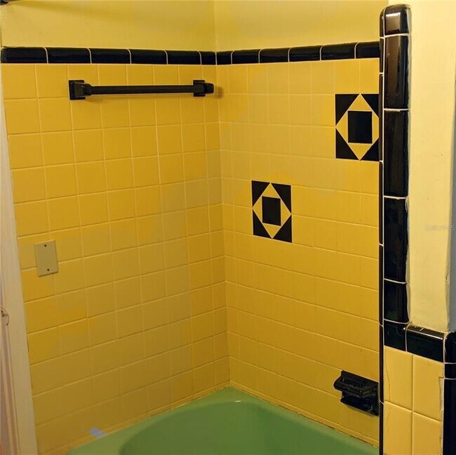 Building Photo - 1310 W Woodlawn Ave