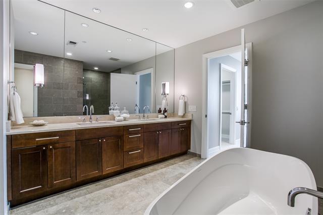 Building Photo - 5656 N Central Expy