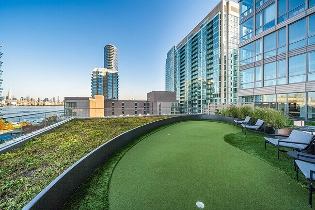 Building Photo - 75 Park Ln S