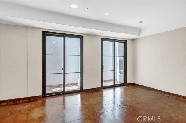 Building Photo - 221 Vía Alameda