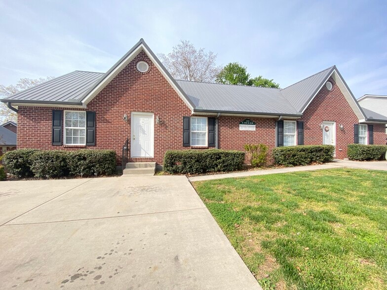 Building Photo - 200 E 14th St