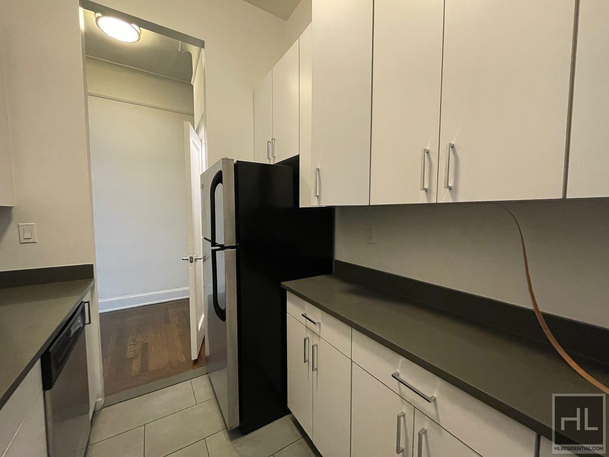 Building Photo - E 81st St