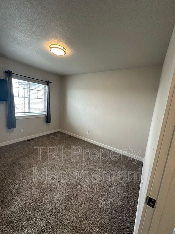 Building Photo - 218 E Chestnut St