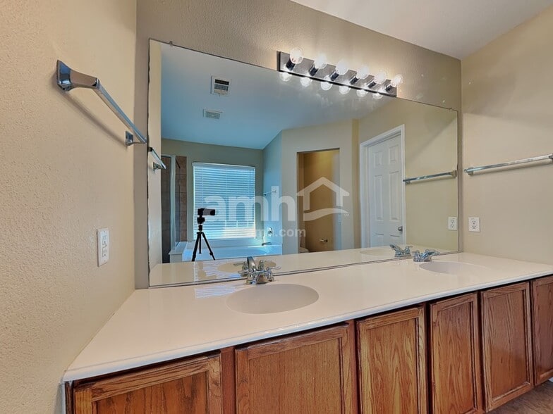 Building Photo - 1216 Mule Deer Dr