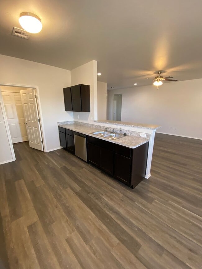Building Photo - Now Pre-Leasing! Comfortable & Stylish 3-Bed, 2 Bath Home in Yukon