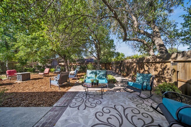 Building Photo - 3622 Canterbury Dr