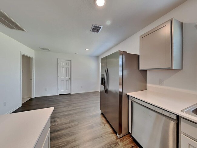 Building Photo - 24102 Mustang Run Dr